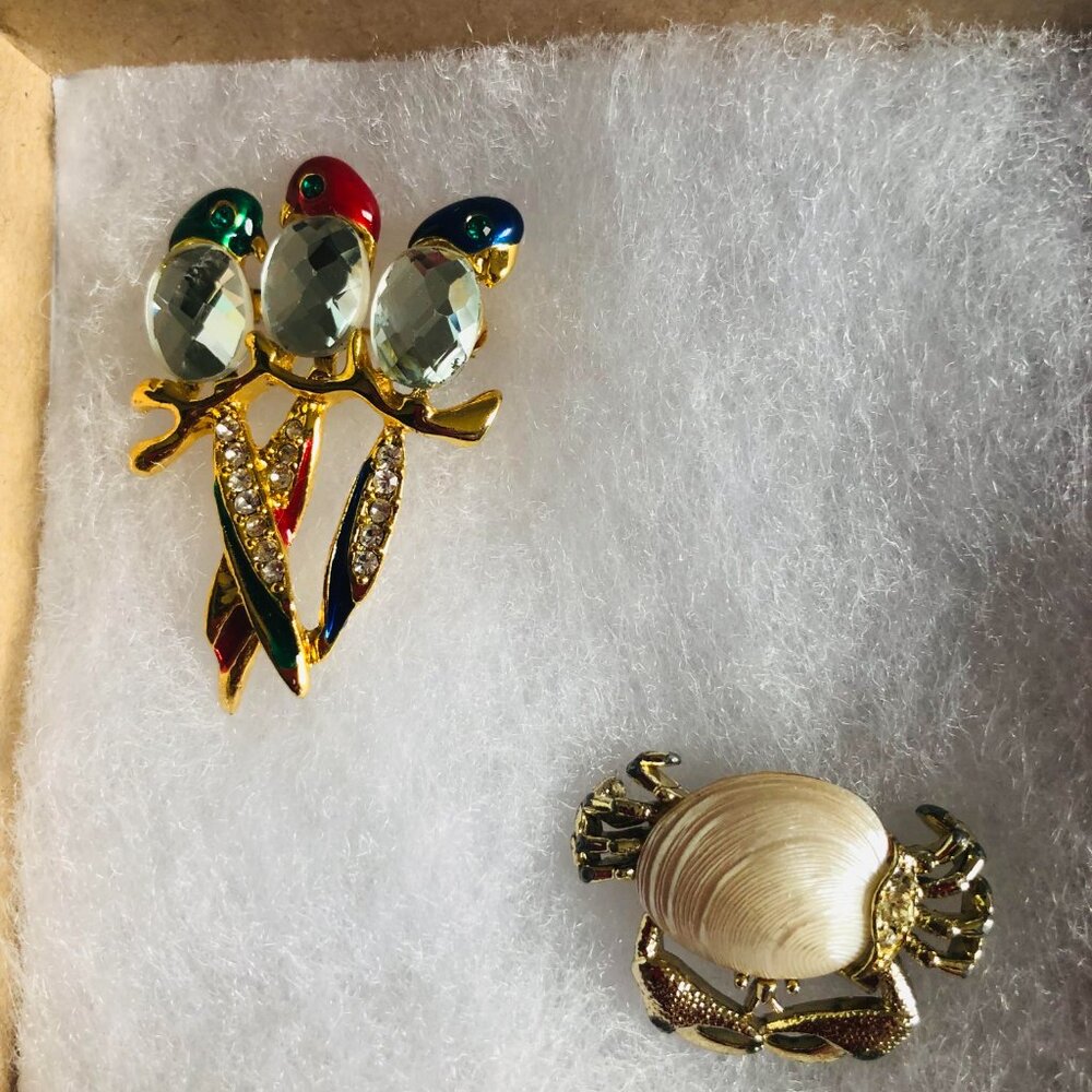Pins - crab and parrot